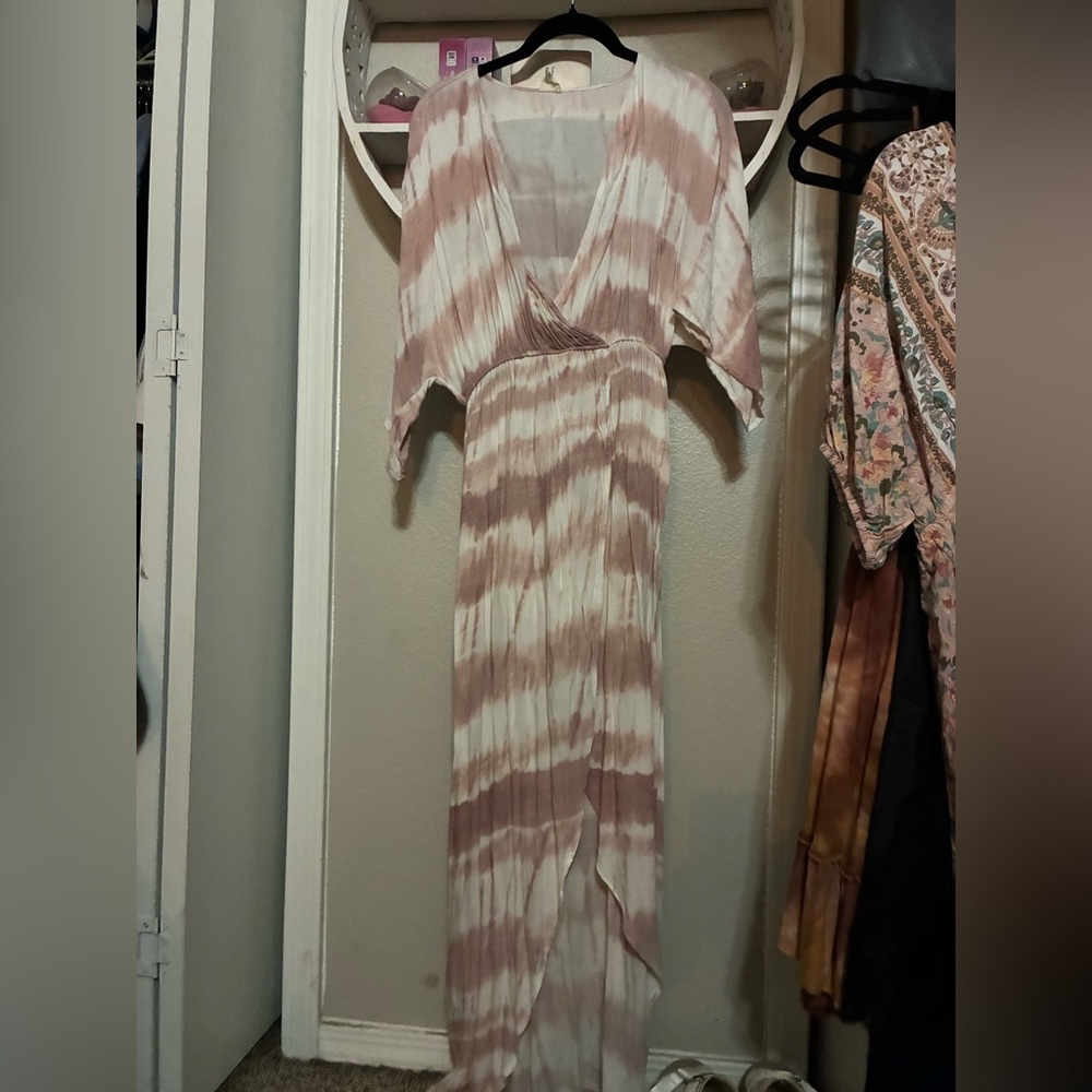 Elegant Tie-Dye Maxi Dress